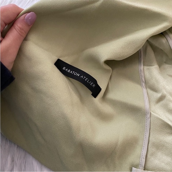 🌟RARE🌟 Aritzia Babaton Macauley Cropped Blazer in soft sage green (XXS) - Picture 5 of 8